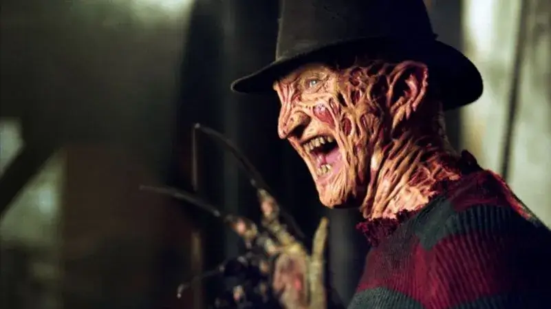 Cena de Freddy mostrando suas garras em as curiosidades mais doidas dos filmes de terror